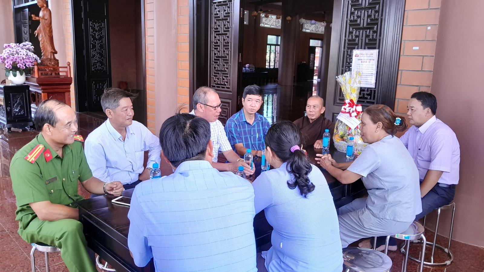 Lãnh đạo Đảng ủy, HĐND, UBND, UBMTTQ Phường  đến thăm hỏi và chúc mừng các Chùa trên địa bàn  nhân dịp Đại lễ Phật Đản năm 2023
